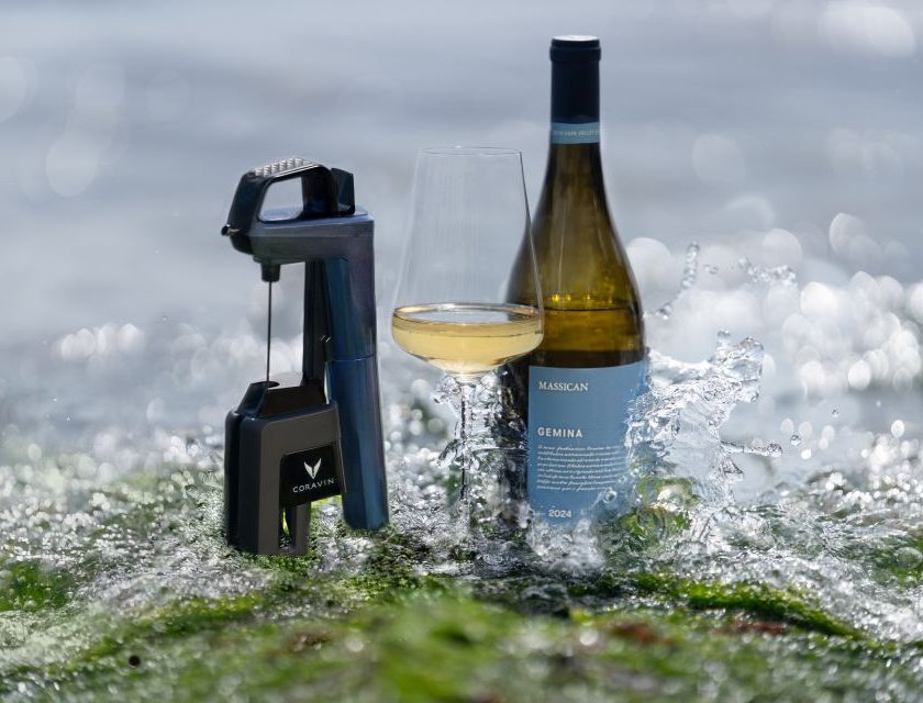 Coravin Timeless Six+ Ocean Blue nuova edizione limitata a sostegno dell'ecosistema marino