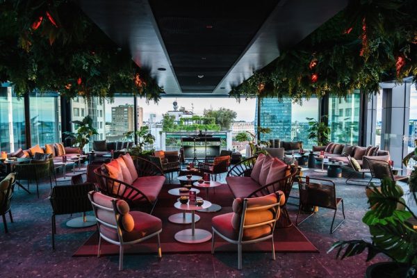 Milano, The ORGANICS SkyGarden resta aperto tutto agosto con vista su Porta Nuova